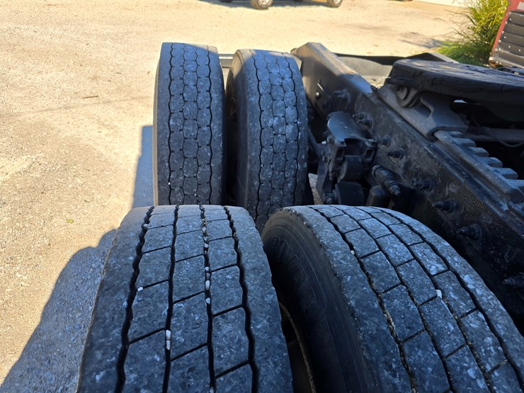 2015-peterbilt-579-image-97