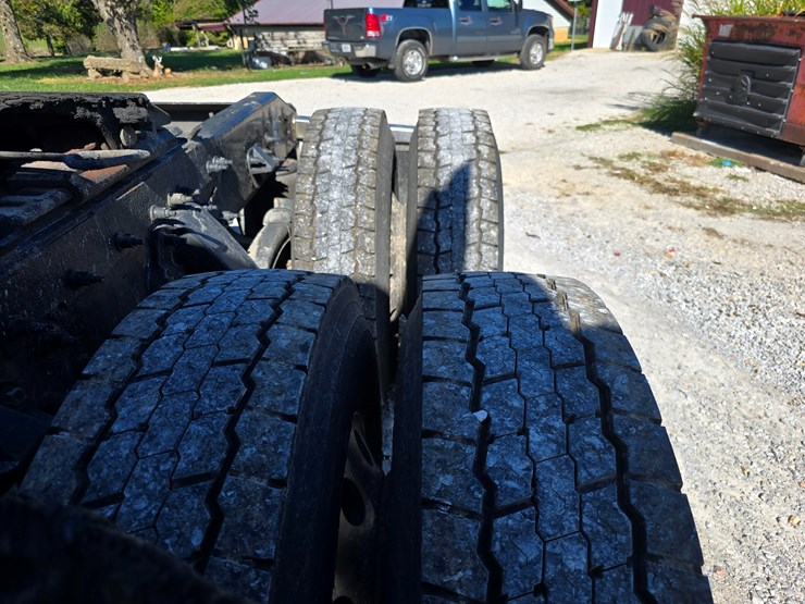 2015-peterbilt-579-image-95