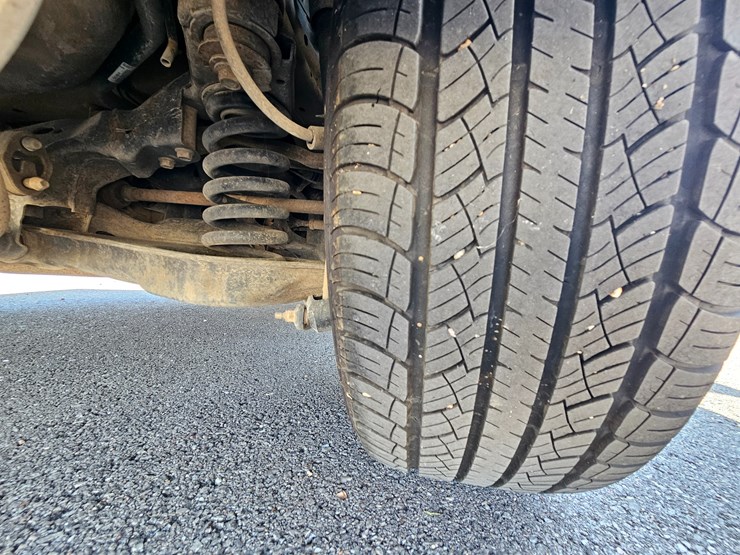 2017-ford-explorer-image-50