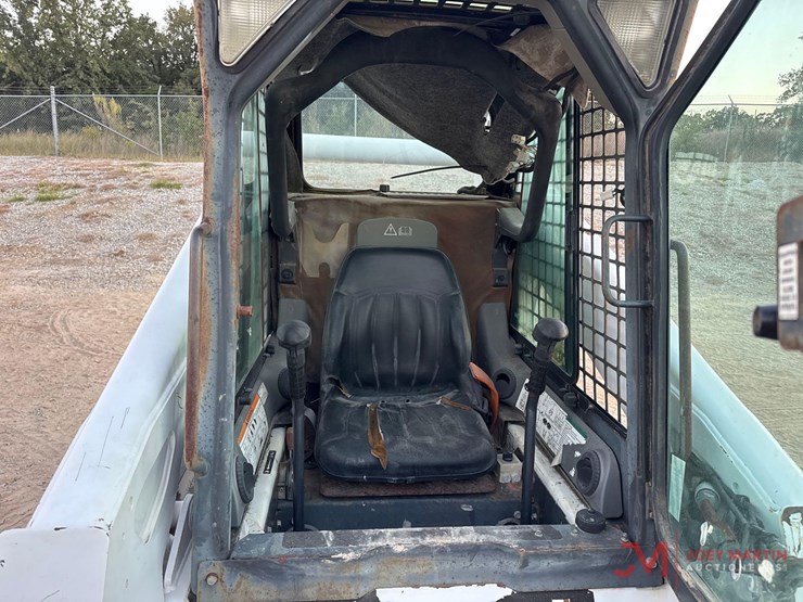 2004-bobcat-s300-image-14