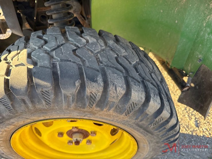 2021-john-deere-gator-image-5