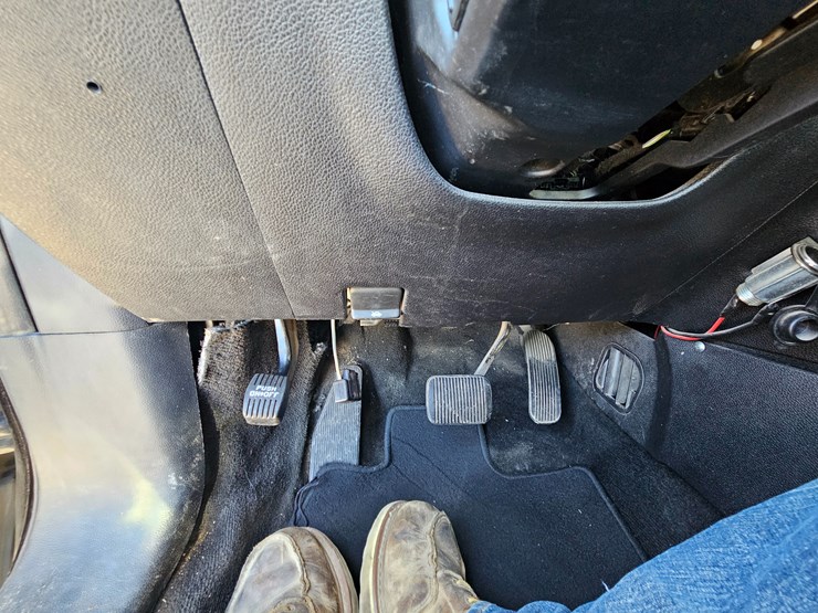 2017-ford-explorer-image-41