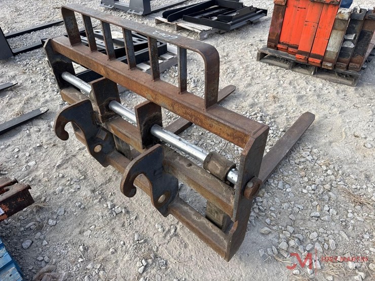 48"-pallet-forks-&-frame-loader-attachment-image-2