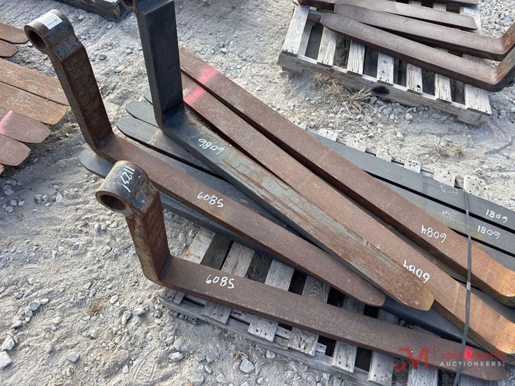 (1)-pair-of-48"-telehandler-forks-image-1