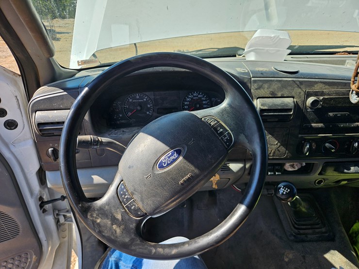 2005-ford-f450-image-34