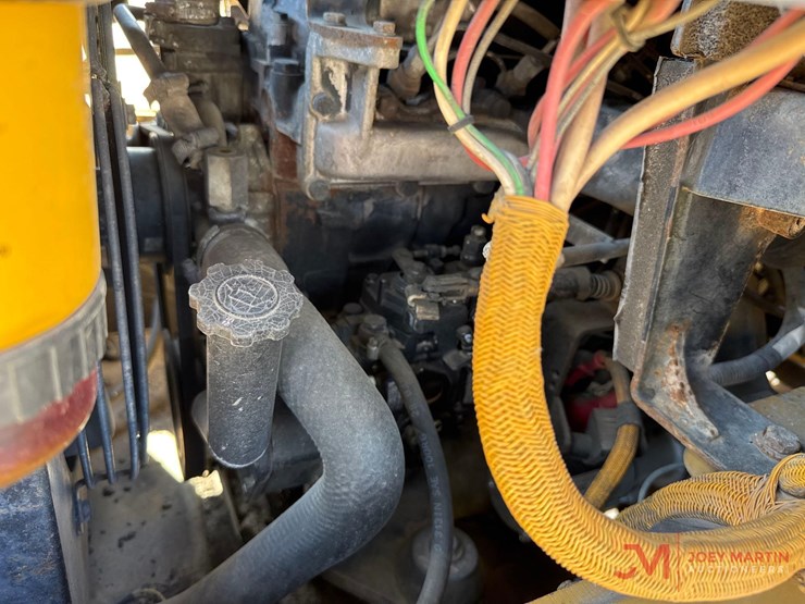 2008-caterpillar-904b-image-11