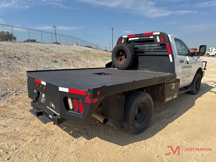 2015-dodge-ram-3500-image-2