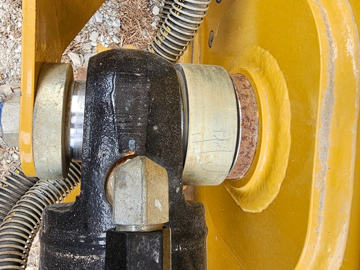 2023-caterpillar-953-image-124