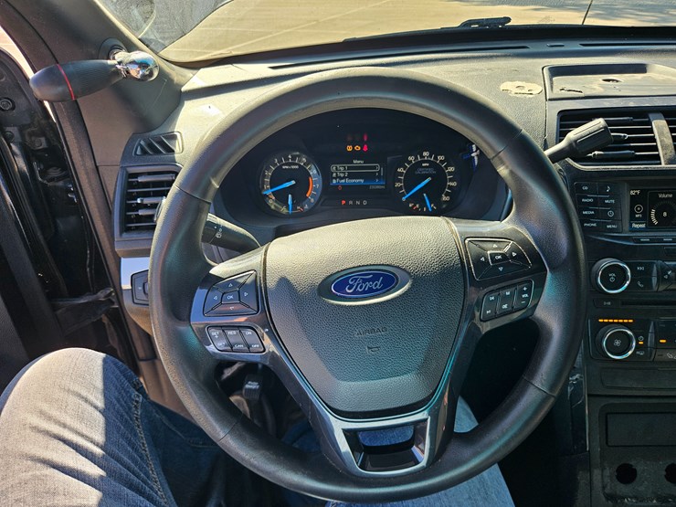 2017-ford-explorer-image-38