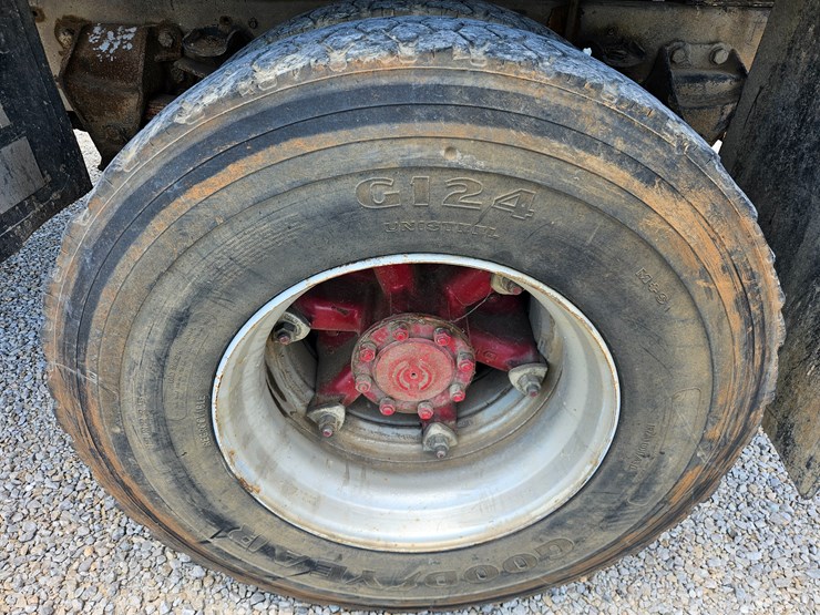 1993-ford-f800-image-57