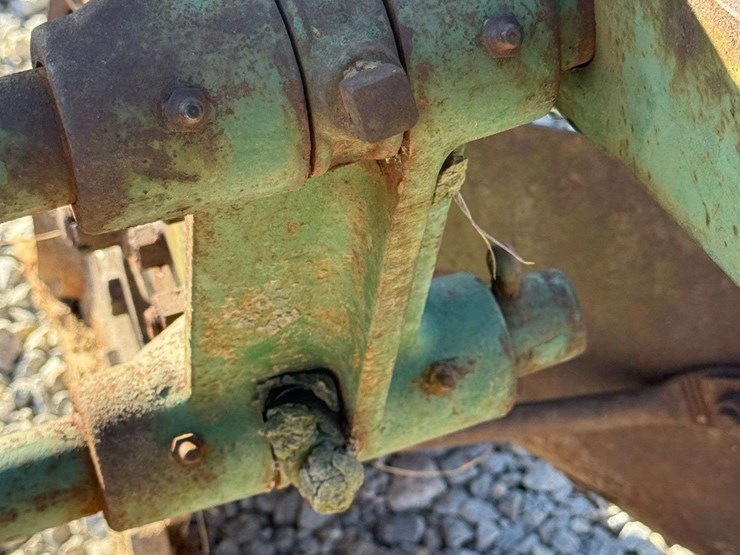 john-deere-4-bottom-pull-type-plow-image-36