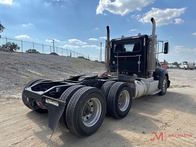 2013-peterbilt-386-image-2