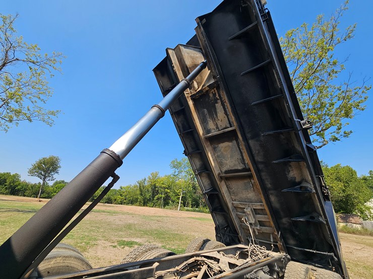 2006-sterling-l9500-image-50