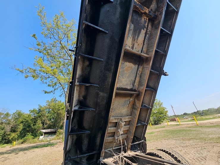 2006-sterling-l9500-image-42