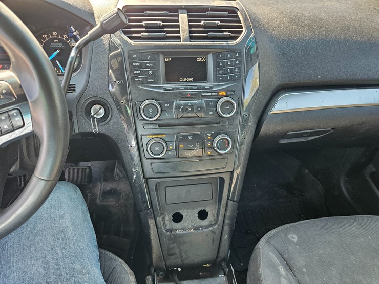 2017-ford-explorer-image-35