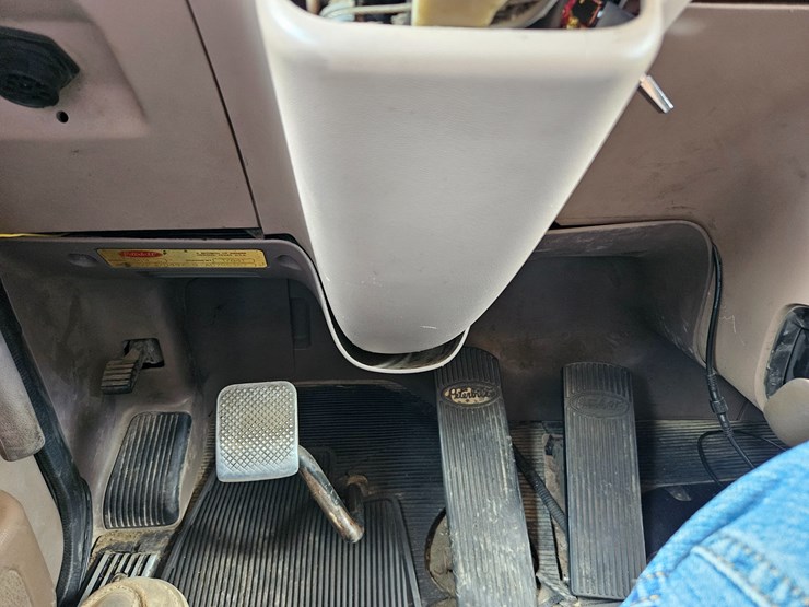 2010-peterbilt-389-image-75