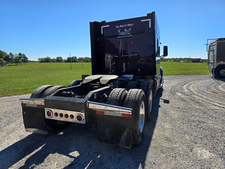 2015-peterbilt-579-image-24