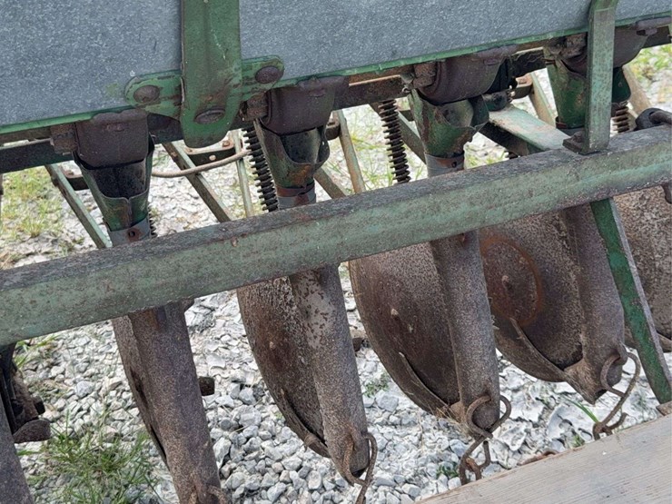 john-deere-model-b-planter-image-27