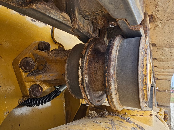 2023-caterpillar-953-image-89