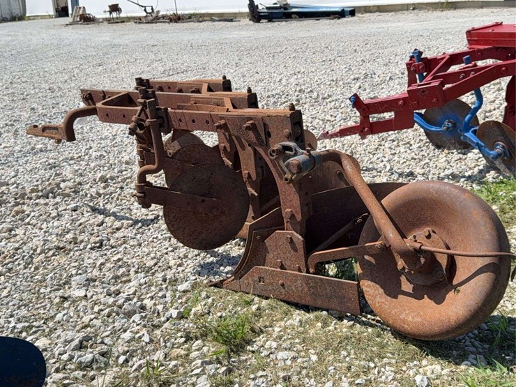 3-bottom-fast-hitch-plow-image-4