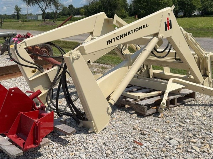 international-loader-image-2