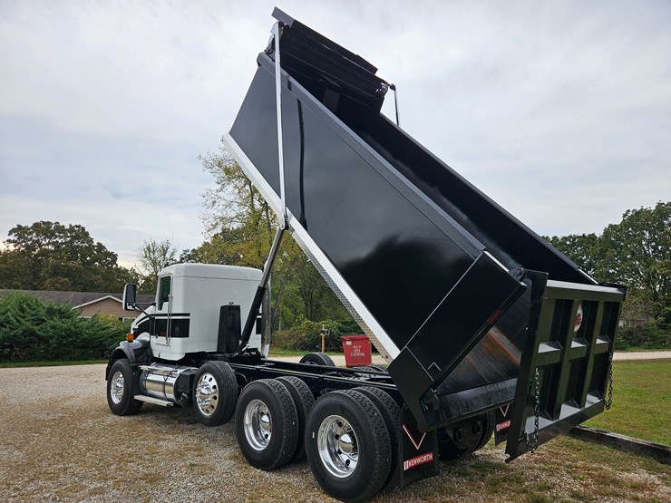 2015-kenworth-t800-image-33