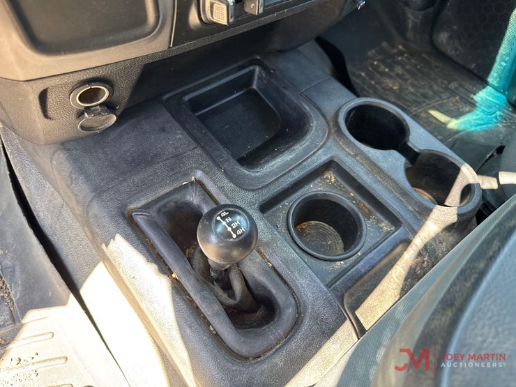 2014-ram-5500-heavy-duty-flat-bed-truck-image-22