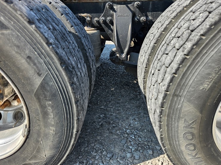 2016-freightliner-cascadia-125-image-87