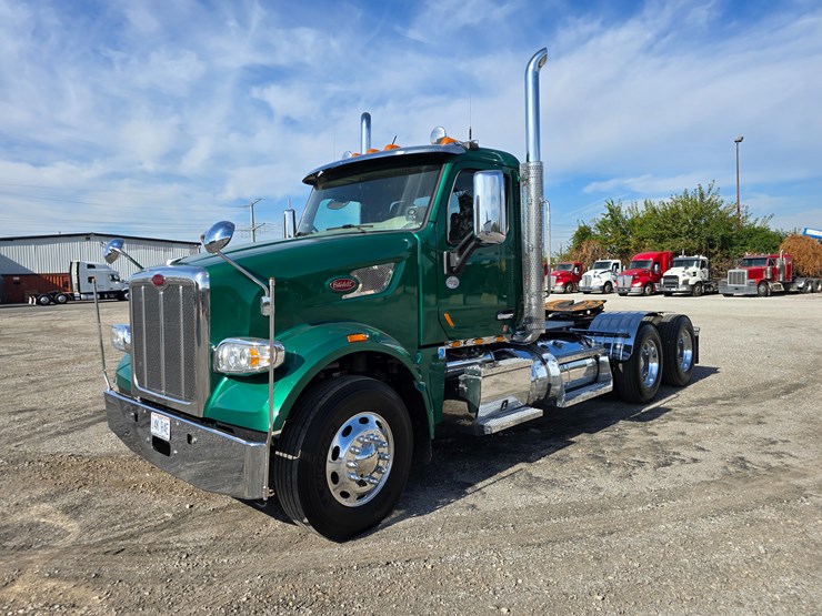 2019-peterbilt-567-image-4