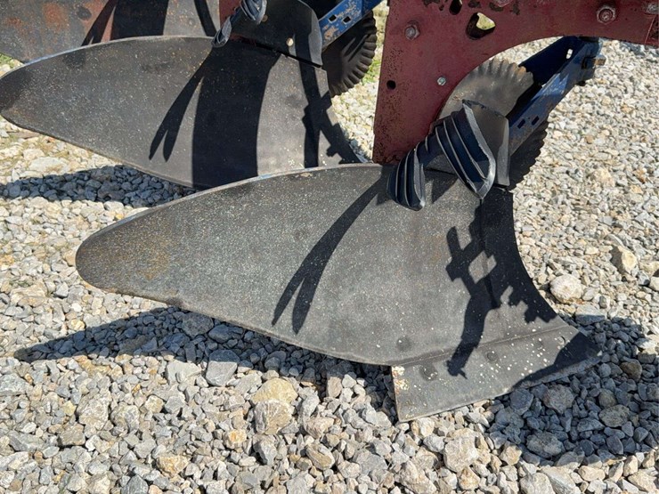 3-bottom-mounted-plow-image-12