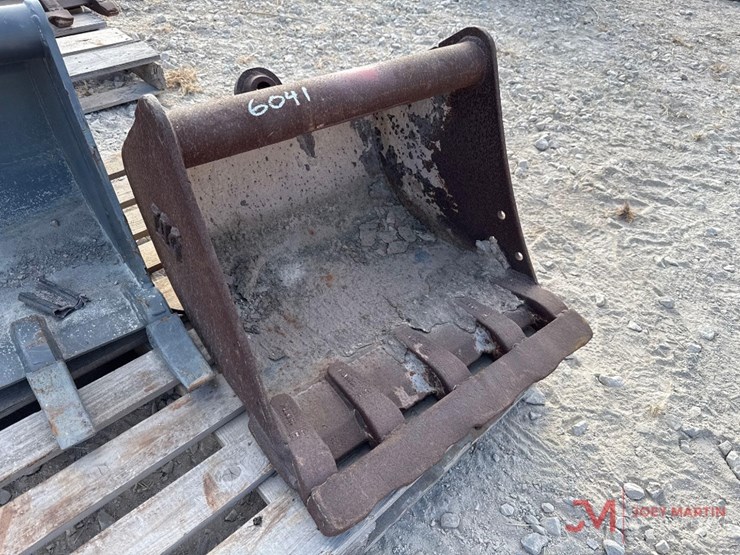 tag-23"-excavator-tooth-bucket-w/-sand-foot-image-1