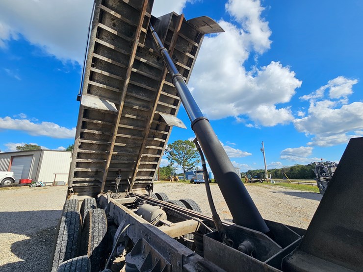 1989-peterbilt-379-image-56