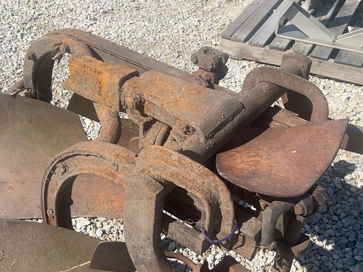 2-bottom-fast-hitch-plow-image-9