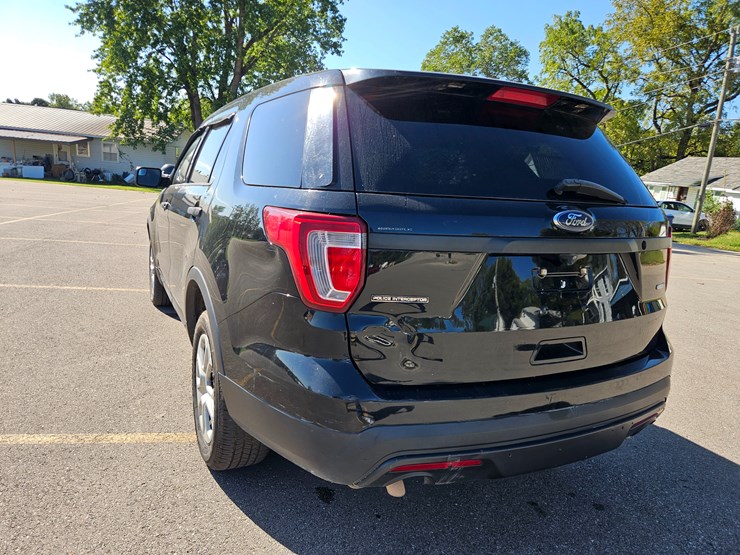 2017-ford-explorer-image-9