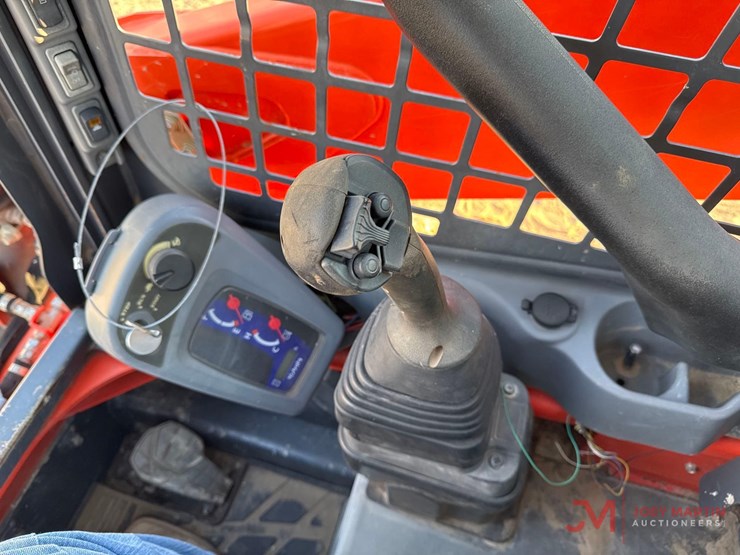 2016-kubota-ssv65-image-15