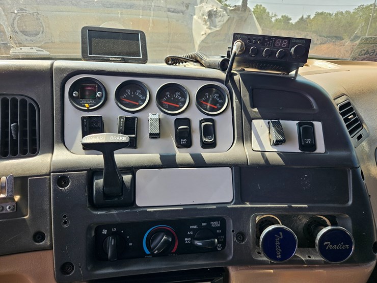 2006-sterling-l9500-image-91