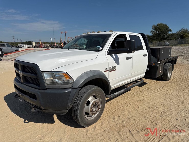 2014-ram-5500-heavy-duty-flat-bed-truck-image-4