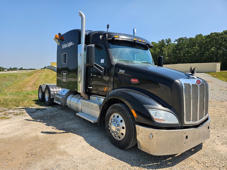 2017-peterbilt-579-image-29