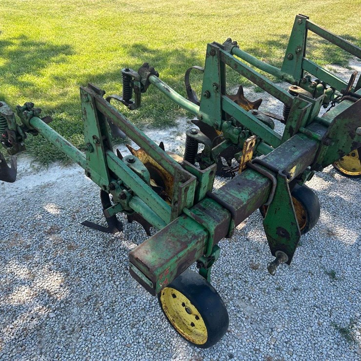 JOHN DEERE 2