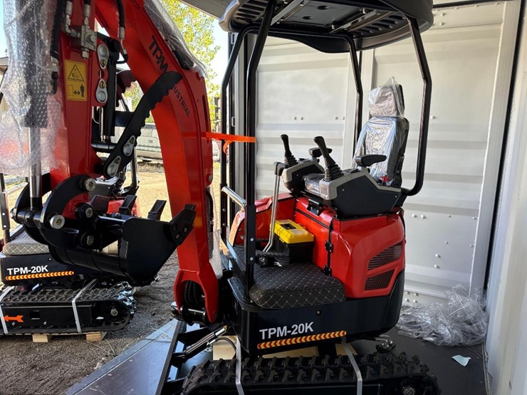 new-tpm-industrial-co-mini-diesel-excavator-model-tpm-20k-image-5