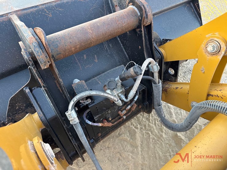 2018-caterpillar-420f2-it-image-9