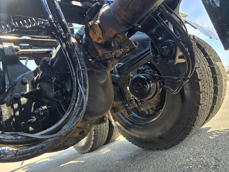 2014-peterbilt-388-image-133