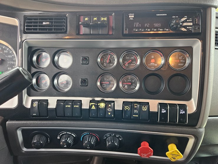 2015-kenworth-t800-image-88