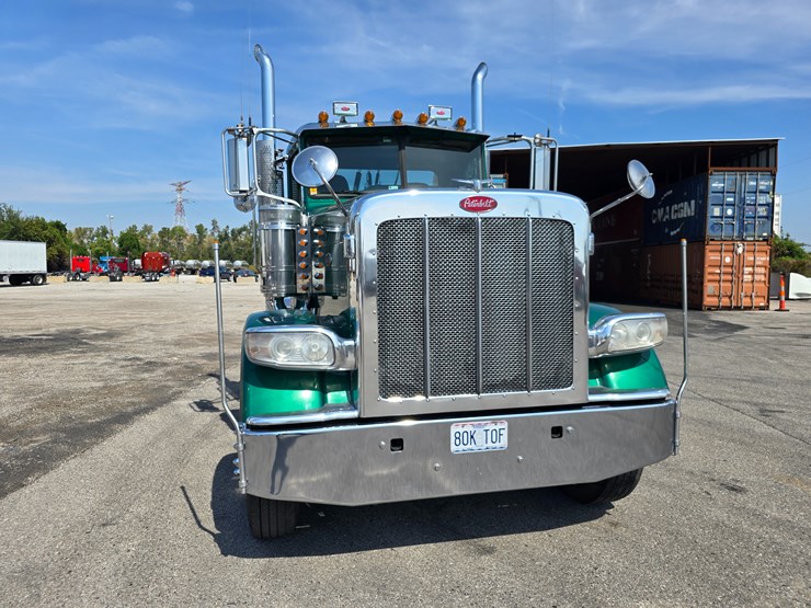 2014-peterbilt-388-image-54