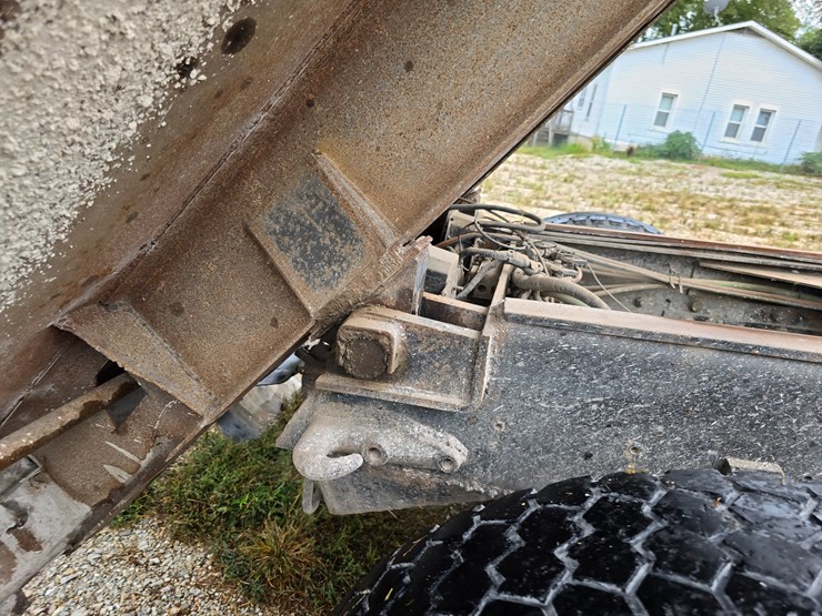 1999-sterling-l9511-image-66