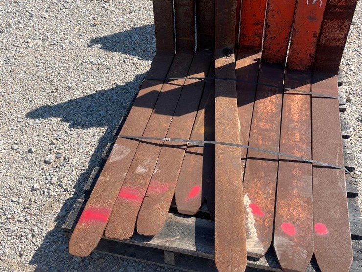 (1)-pair-of-48"-forklift-forks-image-1