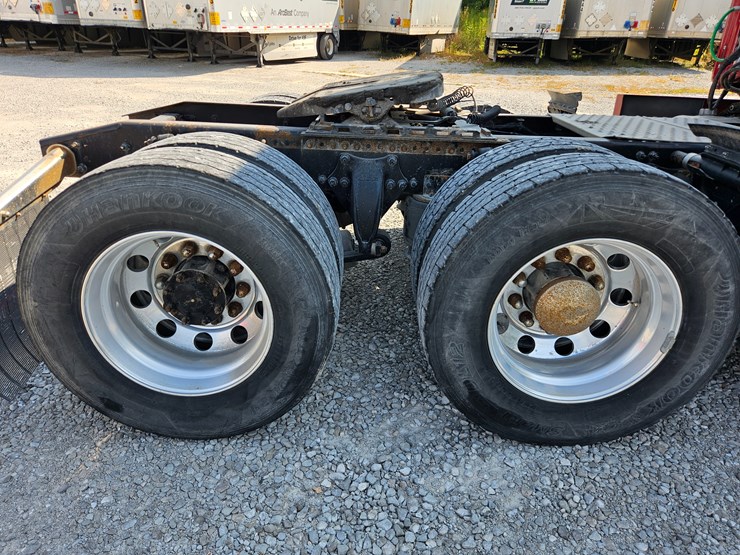 2016-freightliner-cascadia-125-image-93