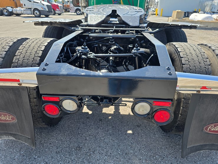 2014-peterbilt-388-image-140