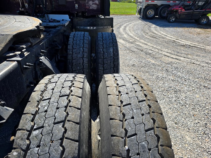 2015-peterbilt-579-image-99