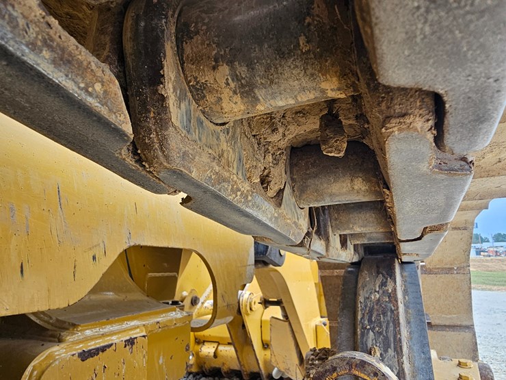 2023-caterpillar-953-image-90